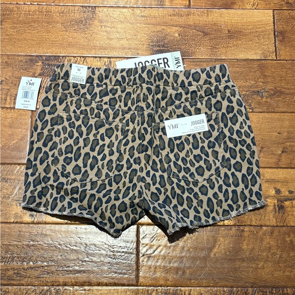 YMI Women's Leopard Print Jogger Jean Shorts NWT - Picture 5 of 7